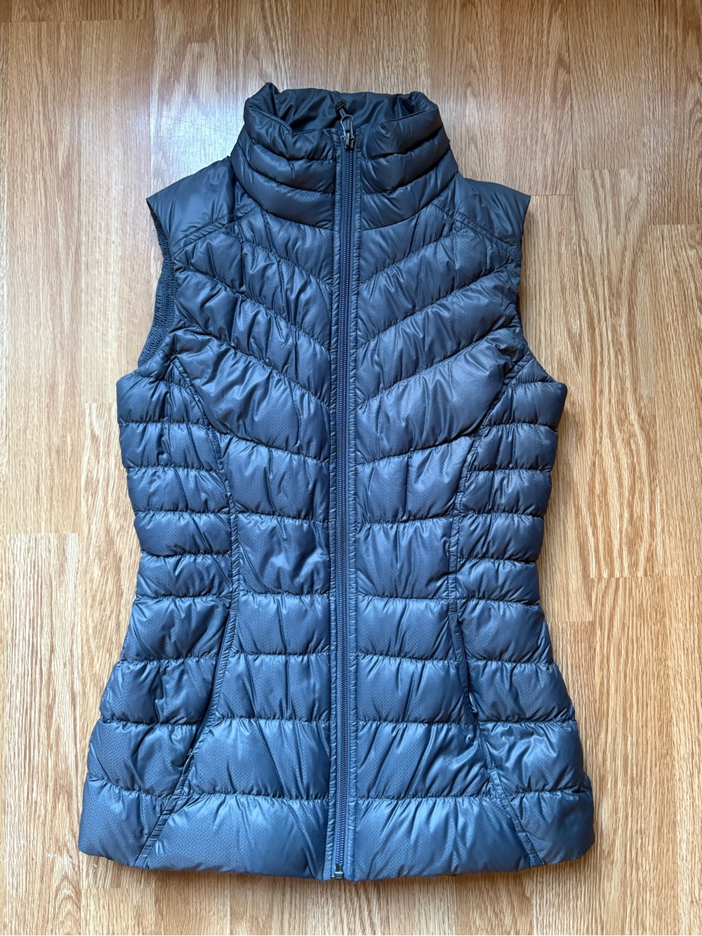 Athleta downalicious goose down puffer gray vest size XXS